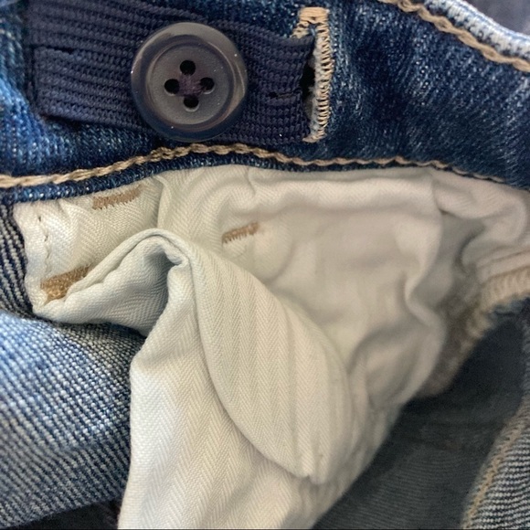 Gap Denim Girl's Size 7 Stretch Midi Shorts Denim Distressed Light blue raw hem - Picture 6 of 6